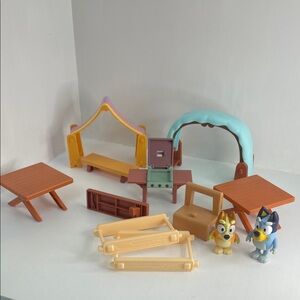 Bluey playset parts and 2 Figures